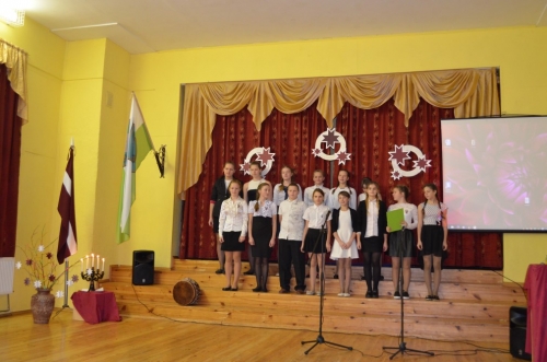 Latvijas simboli un karoga krāsas Liepu pamatskolā 2016.gada novembrī_49