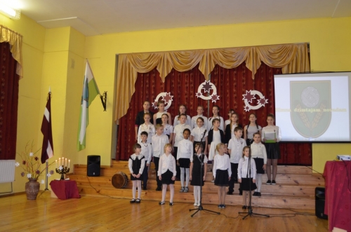 Latvijas simboli un karoga krāsas Liepu pamatskolā 2016.gada novembrī_52