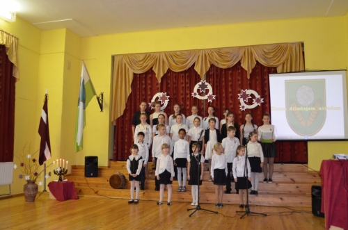 Latvijas simboli un karoga krāsas Liepu pamatskolā 2016.gada novembrī_53