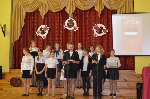 Latvijas simboli un karoga krāsas Liepu pamatskolā 2016.gada novembrī_54