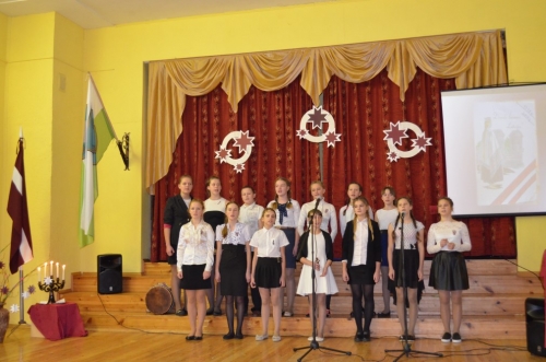 Latvijas simboli un karoga krāsas Liepu pamatskolā 2016.gada novembrī_57