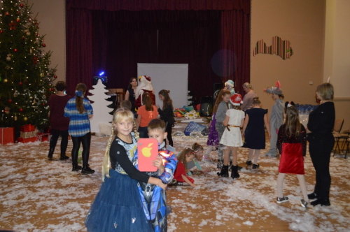 Ziemasvētku eglīte bērniem 8-12.g.v. Ozolaines Tautas namā 27.12.2019._5