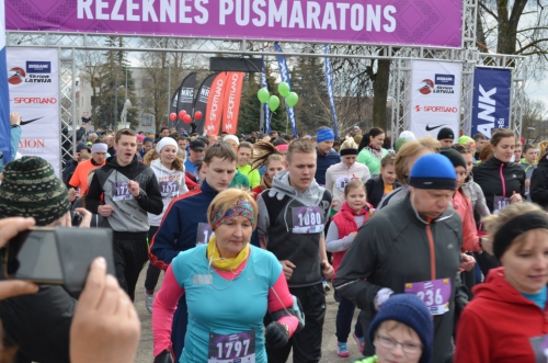Skolēni piedalījās pusmaratonā Rēzeknē 06.04.2015._8